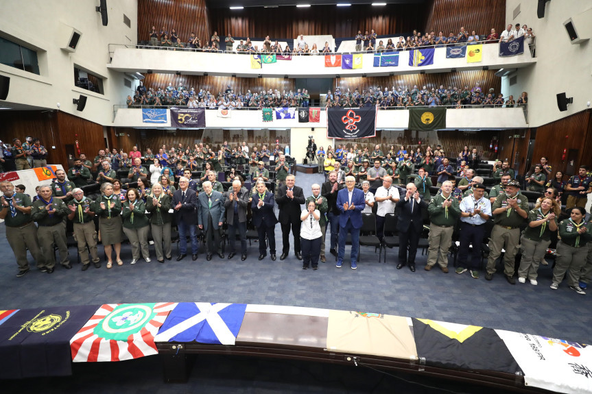 Solenidade lotou o Plenário da Assembleia Legislativa na noite desta terça-feira (23).