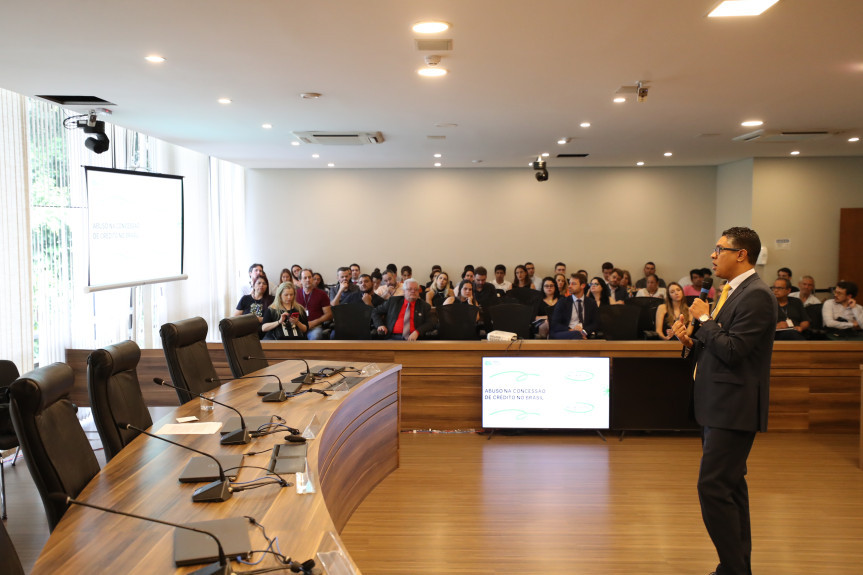 Palestra ocorreu na tarde desta quarta-feira (24), no Auditório Legislativo.