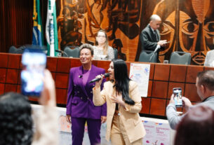 A deputada cantora Mara Lima é presidente da Comissão de Defesa dos Direitos da Mulher da Assembleia Legislativa do Paraná.