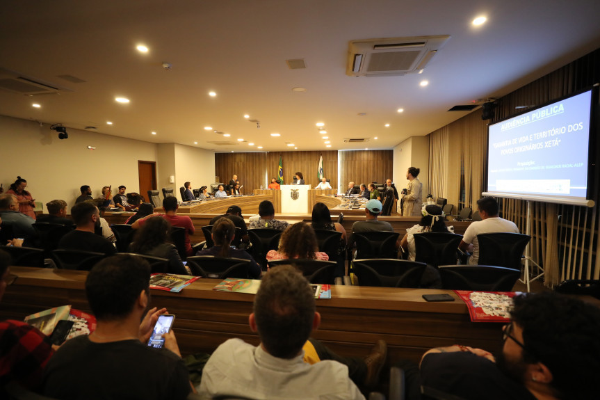 Encontro ocorreu na noite desta terça-feira (9), no Auditório Legislativo.