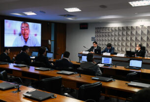 Em pronunciamento, via videoconferência, relator da CPIMJAE, senador Romário (PL-RJ).