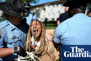 'Como uma zona de guerra': Universidade Emory enfrenta as consequências da resposta da polícia aos protestos |  Universidades dos EUA