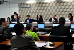 Debatedores defendem fortalecimento do ensino profissional no novo ensino médio — Senado Notícias