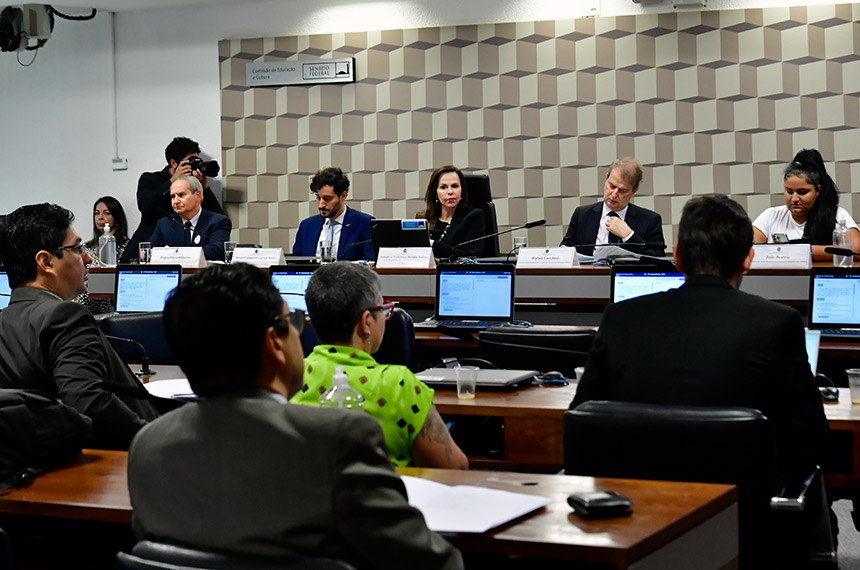 Debatedores defendem fortalecimento do ensino profissional no novo ensino médio — Senado Notícias