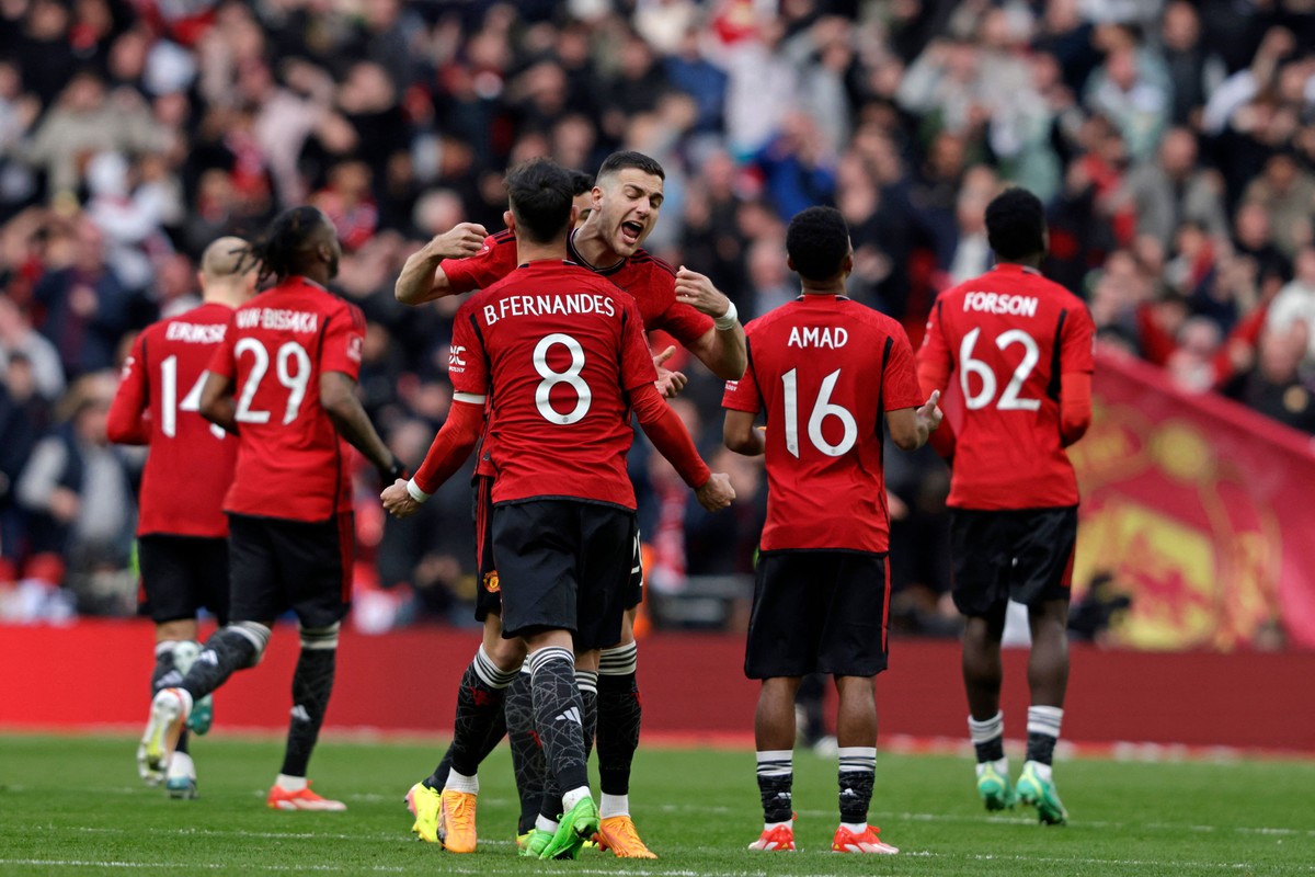 Em jogo emocionante, Manchester United elimina o Coventry e vai à final da Copa da Inglaterra