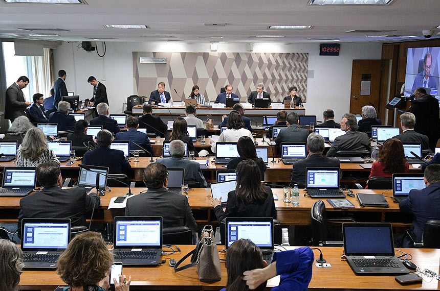 Juristas concluem anteprojeto de código civil; direito digital e de família têm inovações — Senado Notícias