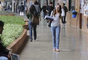 Professores da UnB aprovam greve a partir de 15 de abril