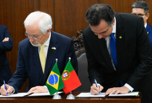 Senado assina acordo para valorizar língua portuguesa — Senado Notícias