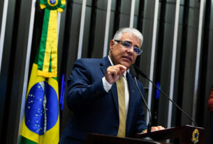 Em discurso, à tribuna, senador Eduardo Girão (Novo-CE).