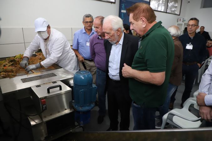 Tecnologia verde: Piana conhece máquina de compostagem acelerada em Tijucas do Sul