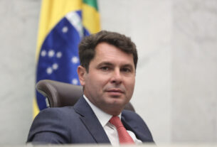 A proposição da audiência é do primeiro-secretário da Assembleia, deputado Alexandre Curi (PSD), com o apoio de associações e cooperativas de leite do Estado.