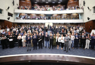 Solenidade lotou o Plenário da Assembleia Legislativa na noite desta quinta-feira (2).