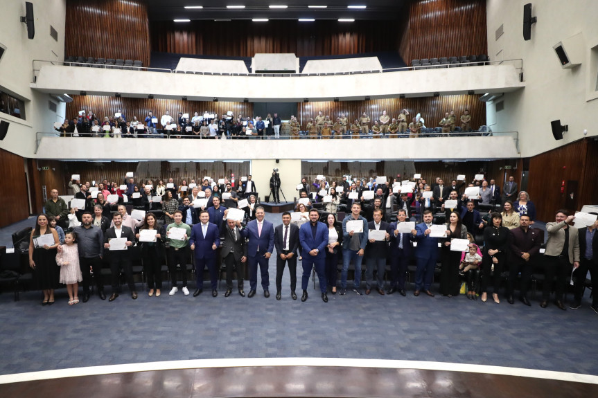 Encontro aconteceu no Plenário da Assembleia Legislativa na noite desta segunda-feira (20).