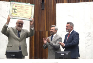 Solenidade ocorreu na noite desta terça-feira (7), no Plenário da Assembleia Legislativa do Paraná.