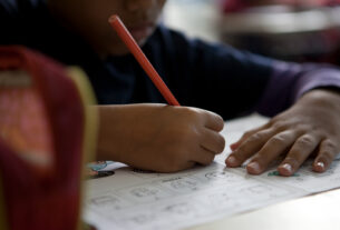 CE debate criação de comissões para negociar reajuste de mensalidade escolar — Senado Notícias