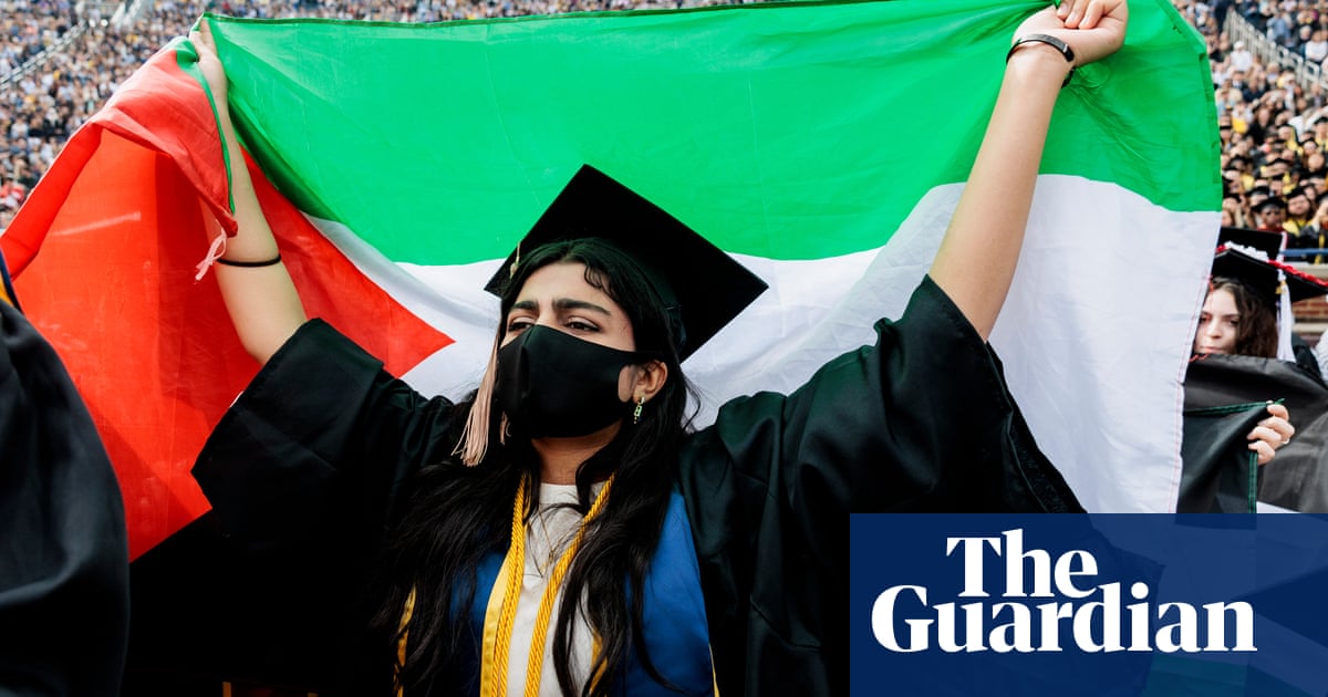 Manifestantes estudantis interrompem formatura da Universidade de Michigan |  Protesto