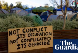 Manifestantes pró-Palestina na ANU movem acampamento universitário 50 metros antes do prazo final do meio-dia |  Universidades australianas