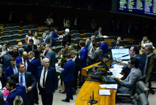 Parte da Lei das PMs é restaurada, mas maioria dos vetos é mantida — Senado Notícias