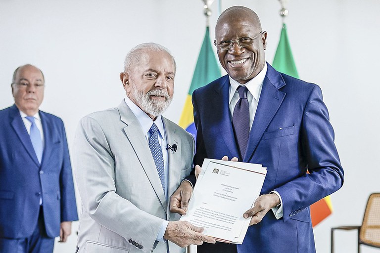 Presidente Lula recebe credenciais de oito novos embaixadores no Brasil — Agência Gov