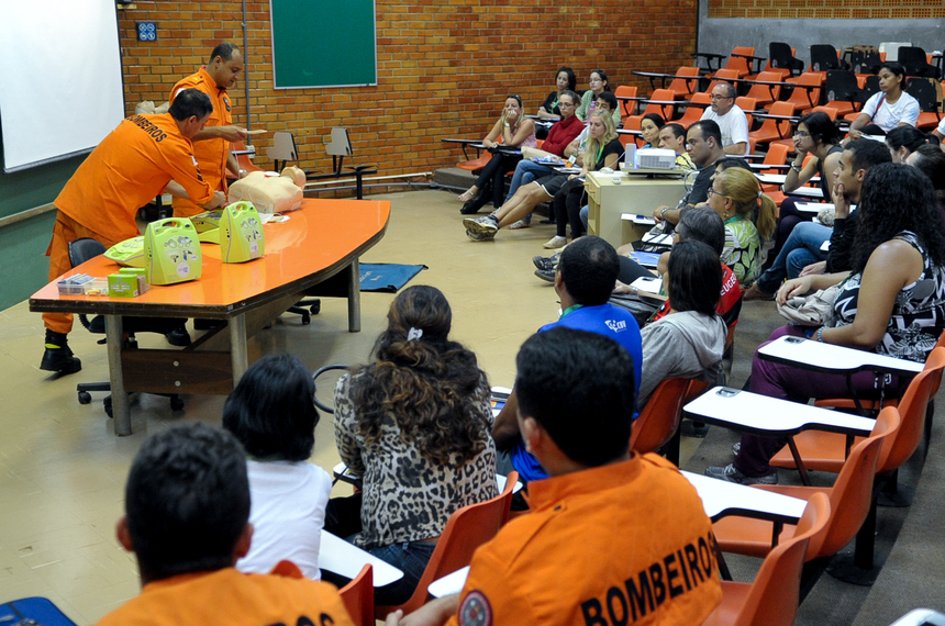 Projeto prevê capacitados em primeiros socorros em todos os turnos escolares — Senado Notícias