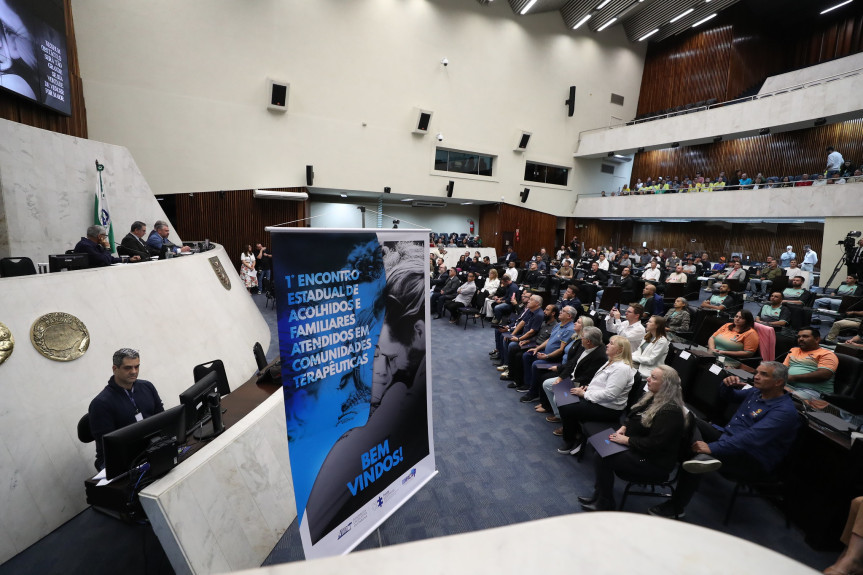 Encontro ocorreu no Plenário da Assembleia, na noite desta quarta-feira (12).