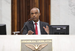 Palestra ocorreu na manhã desta quinta-feira (20), no Plenário da Assembleia Legislativa do Paraná.