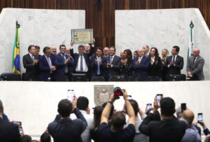 Solenidade lotou o Plenário da Assembleia Legislativa na noite desta segunda-feira (24).