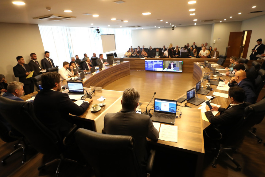 Reunião ocorreu no início da tarde desta terça-feira (18), no Auditório Legislativo.