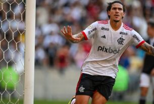 Flamengo aplica 6 a 1 no Vasco e vira líder provisório do Brasileirão