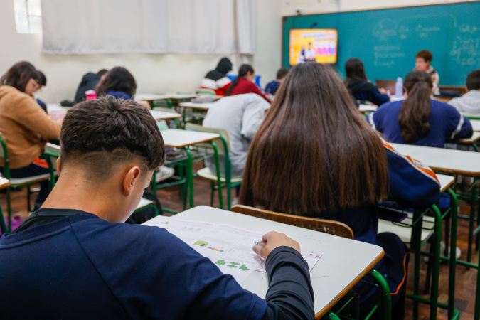 Governador sanciona lei que cria o programa Parceiro da Escola