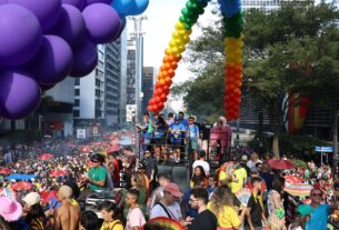 Luta LGBTQIA+ deve ir além da internet, diz líder da Parada de SP