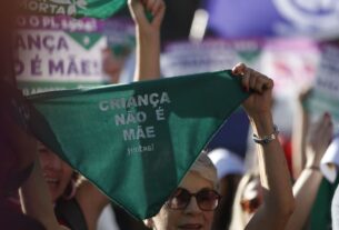 Manifestantes protestam contra PL do Aborto no Rio e em São Paulo