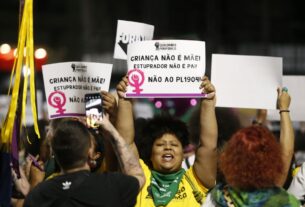 Manifestantes vão às ruas contra PL que equipara aborto a homicídio