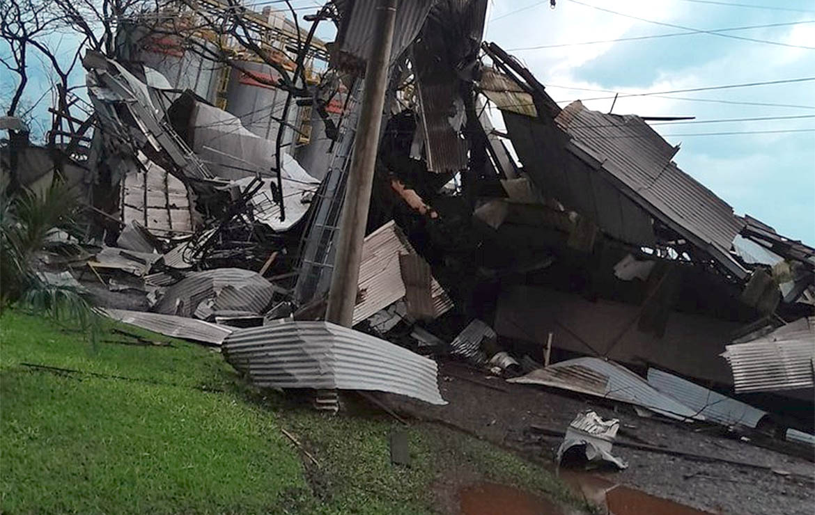 Ministro presta suporte após temporal em São Luiz Gonzaga, no Rio Grande do Sul — Agência Gov