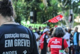 Greve dos docentes segue fortalecida, de acordo com sindicatos da categoria -  (crédito: Kayo Magalhães/CB)