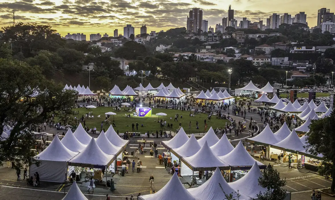 Rádio Nacional e TV Brasil participam da Feira do Livro de São Paulo; evento segue até 7 de julho — Agência Gov