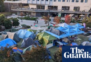 ANU lança revisão de portfólio de investimentos após protestos pró-Palestina | Universidades australianas