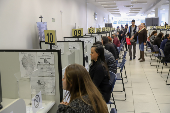 Agências do Trabalhador do Paraná iniciam a semana com 20,8 mil vagas