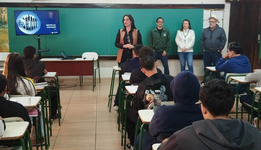 Alunos de curso técnico de Arapongas participam de trilha de inovação | ASN Paraná