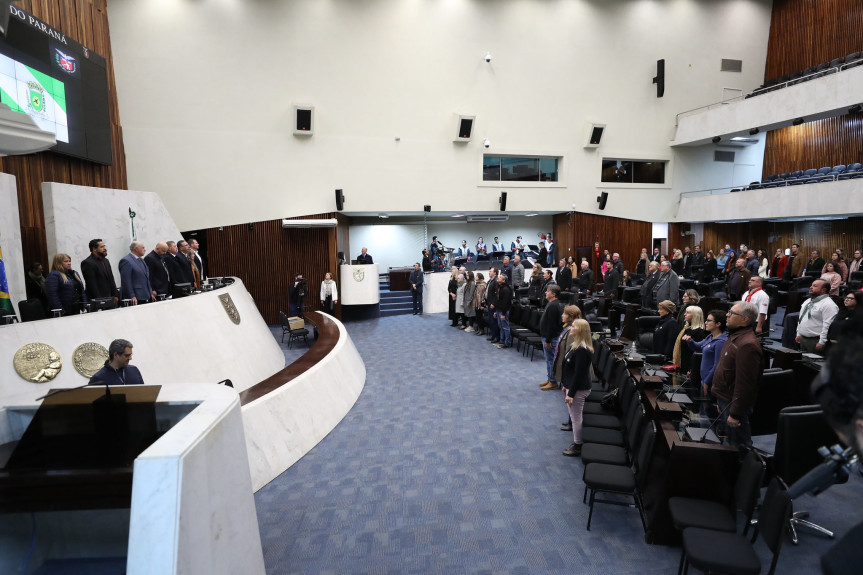 Solenidade ocorreu na noite dessa quarta-feira (10), no Plenário da Assembleia.