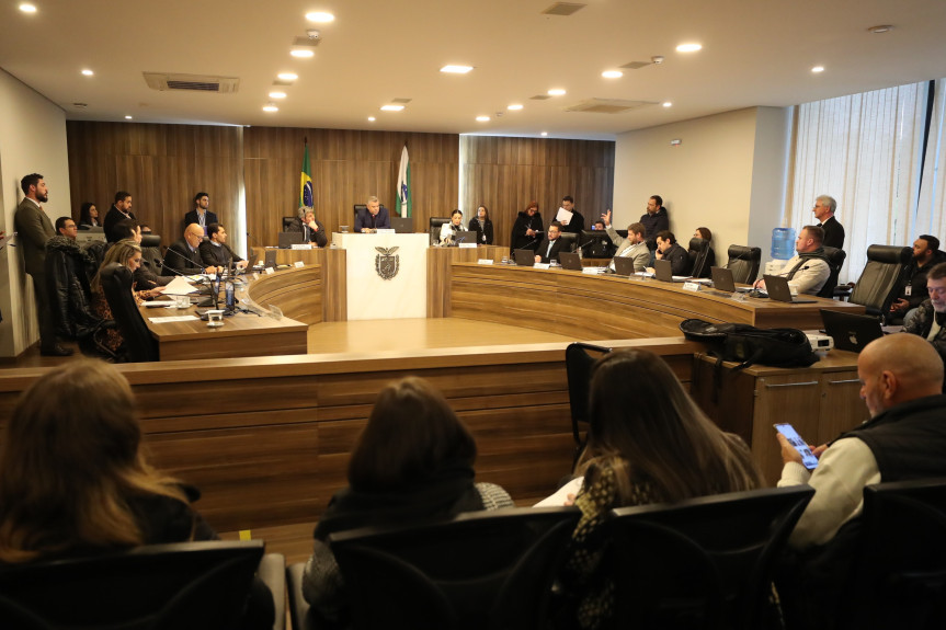 Reunião ocorreu no início da tarde desta terça-feira (09), no Auditório Legislativo.