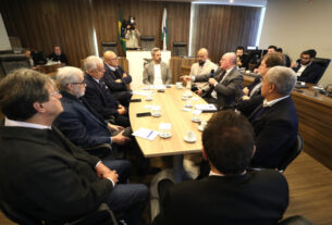 Reunião ocorreu na manhã desta segunda-feira (1º), no Auditório Legislativo.