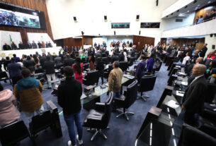 Solenidade lotou o Plenário da Assembleia Legislativa na noite desta segunda-feira (1º).