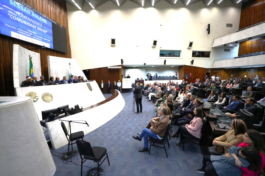 Solenidade lotou o Plenário da Assembleia Legislativa na noite desta segunda-feira (22).