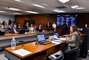 Comissão sobre mudanças climáticas vota audiência para nova versão do Farol Verde — Senado Notícias