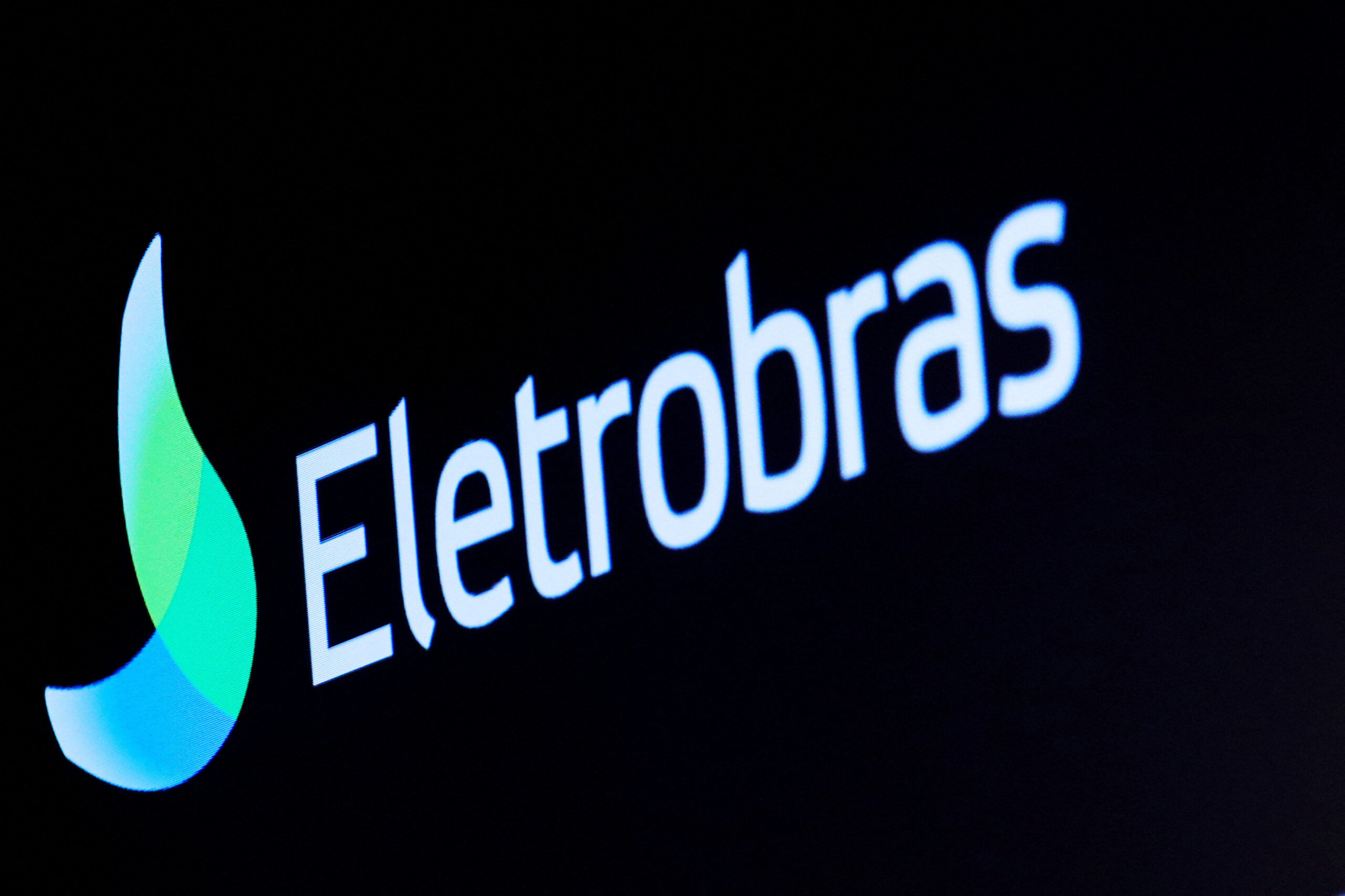 Eletrobras protocola oferta de ações da Cteep e TRPL4 cai 4%; “pressão deve seguir”