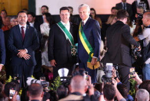 Em Goiás, Ratinho Junior recebe a Comenda da Ordem do Mérito de Anhanguera