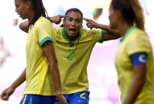 Futebol feminino perde para a Espanha, mas avança para as oitavas