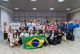 Ganhando o Mundo: estudantes desembarcam em Curitiba e Londrina