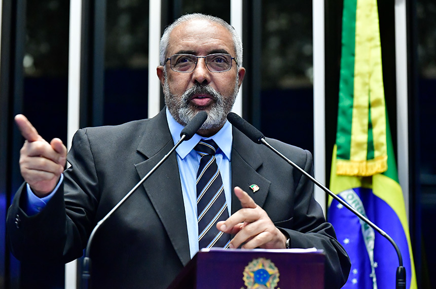 Em discurso, à tribuna, senador Paulo Paim (PT-RS).